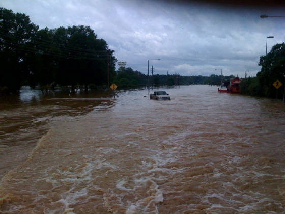 Main road going to grocery store